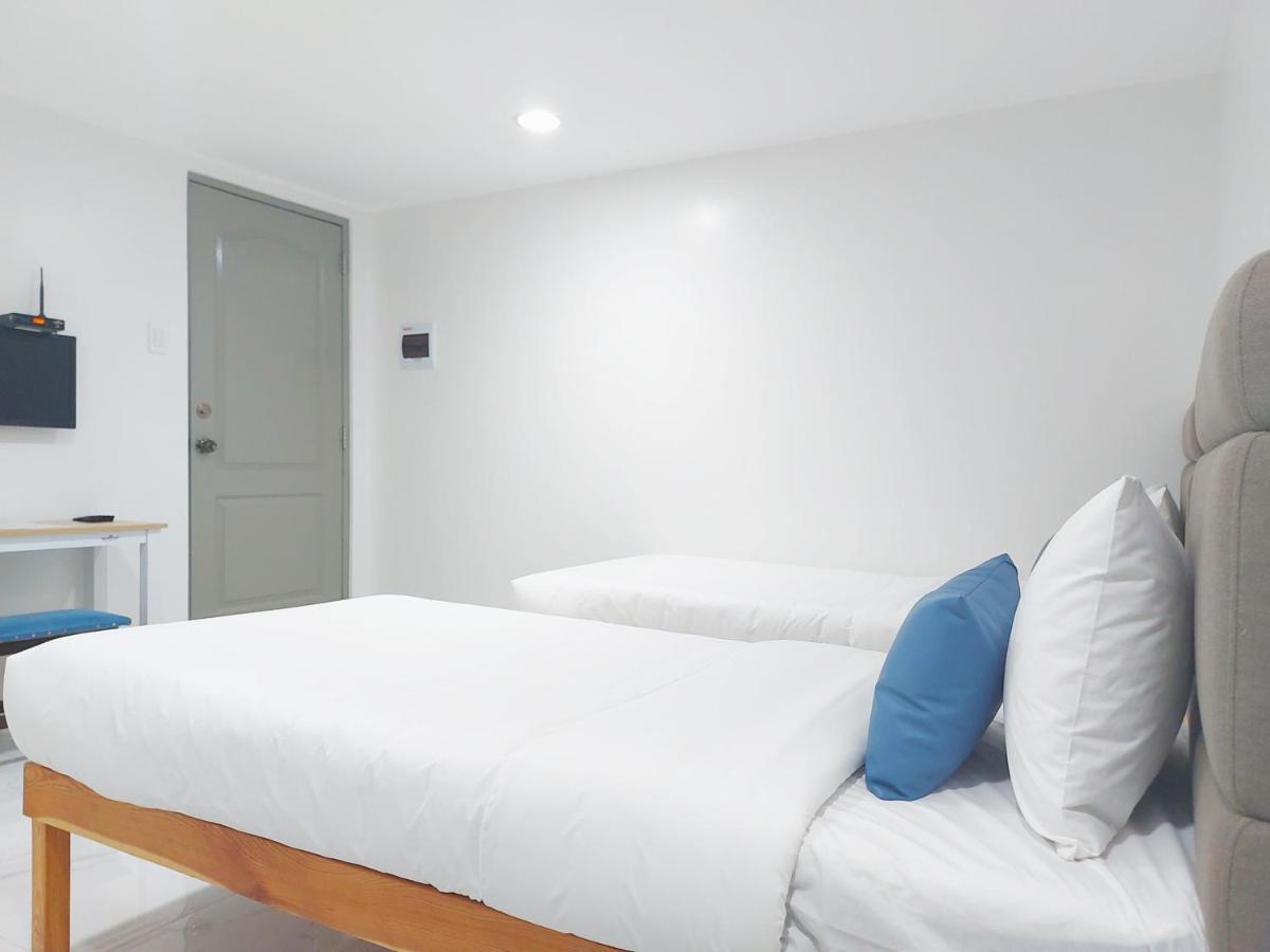 מנילה Airobedz Makati - A Value Hotel מראה חיצוני תמונה